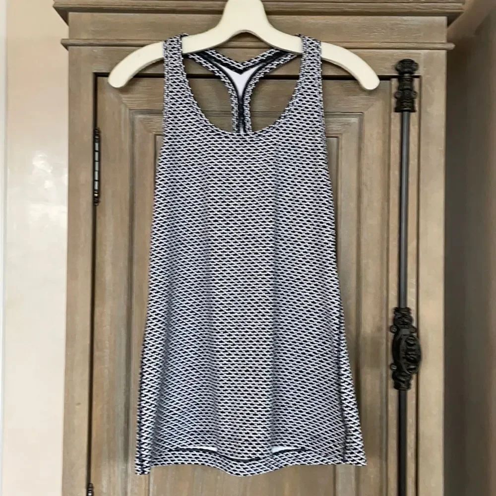 Lululemon Cool Racerback II tank top black and white size 8 NWOT